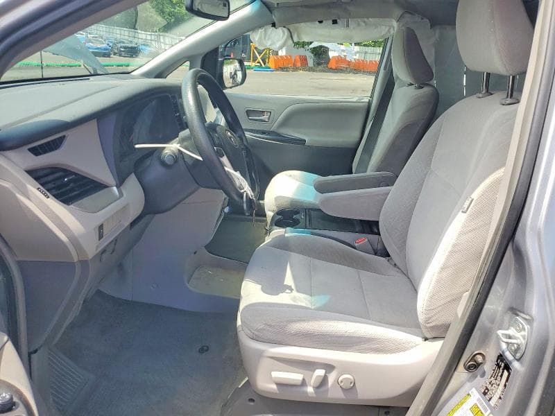 2017 TOYOTA SIENNA LE 7