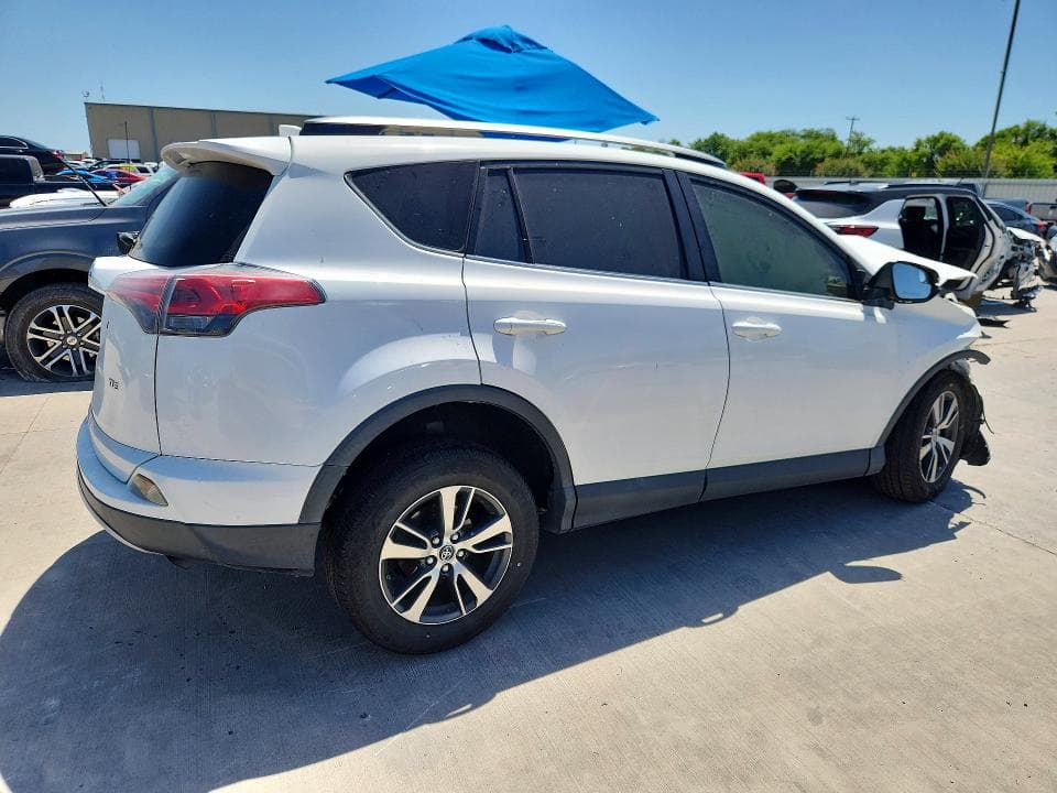2017 TOYOTA RAV4 XLE 3
