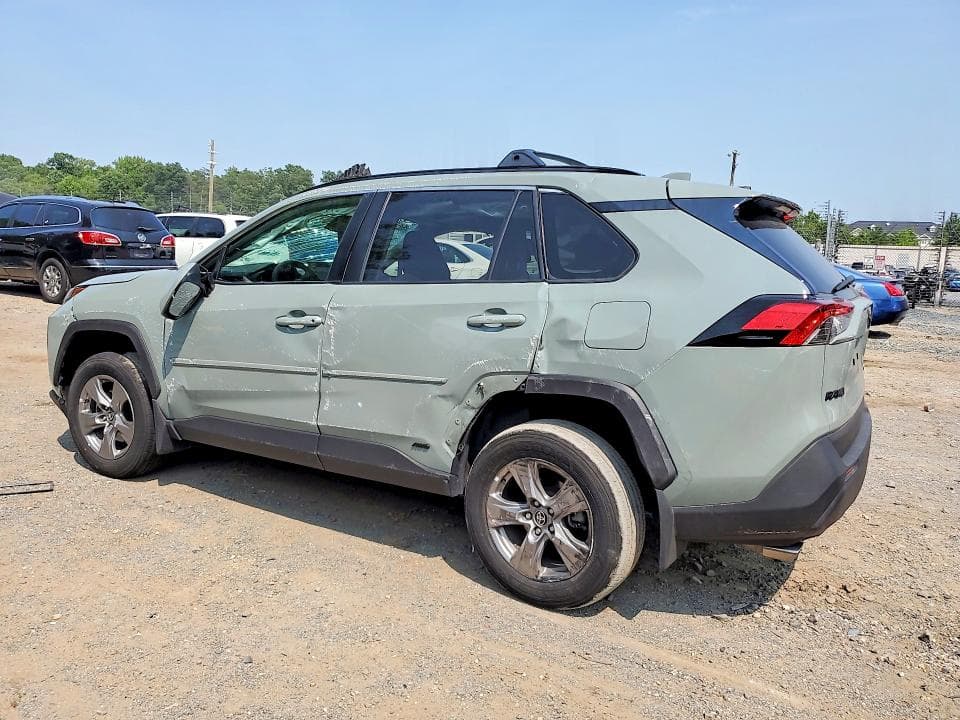 2022 TOYOTA RAV4 XLE 2
