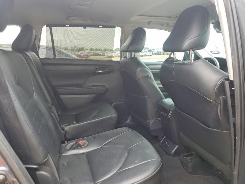 2021 TOYOTA HIGHLANDER XLE 11