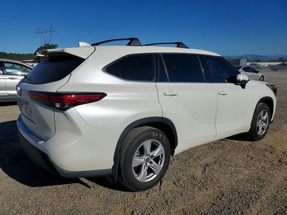 2021 TOYOTA HIGHLANDER LE 3