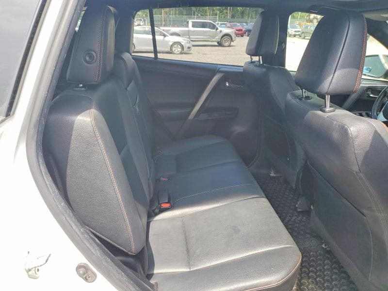 2018 TOYOTA RAV4 HV SE 11