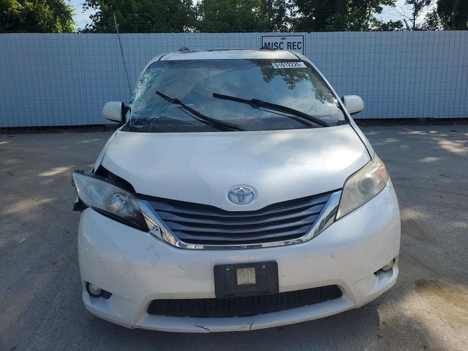 2017 TOYOTA SIENNA XLE 7-PASSENGER 5
