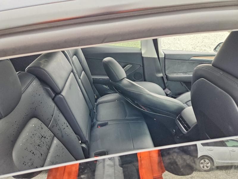 2025 TESLA MODEL Y 10