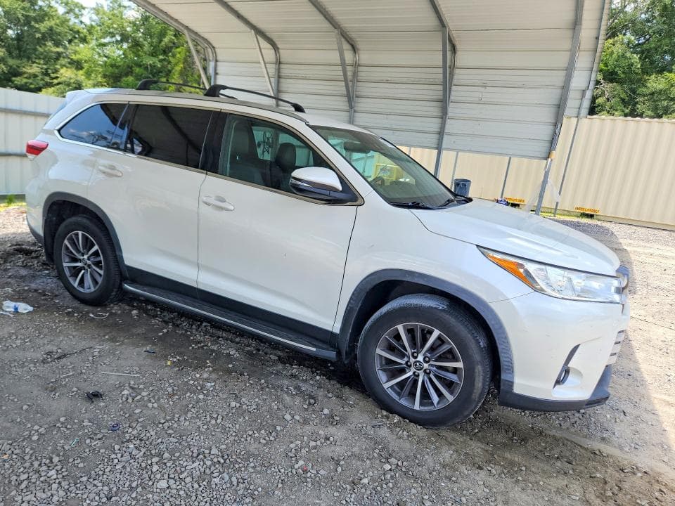 2019 TOYOTA HIGHLANDER XLE 4