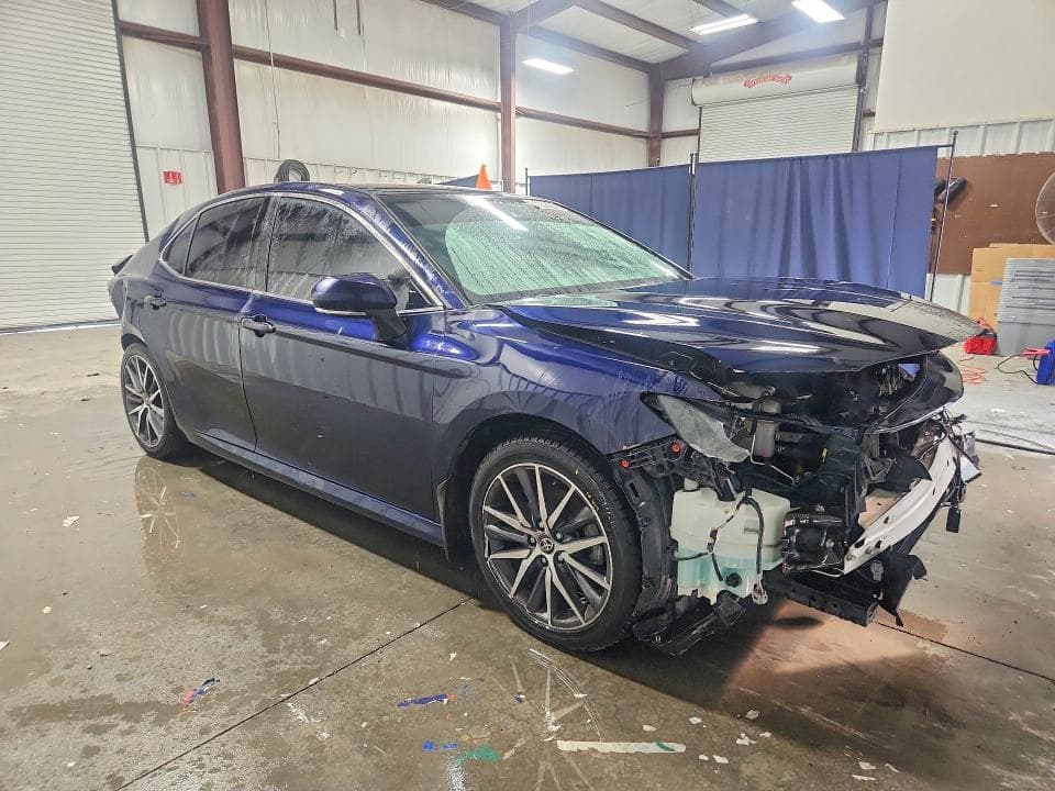 2022 TOYOTA CAMRY XLE 4