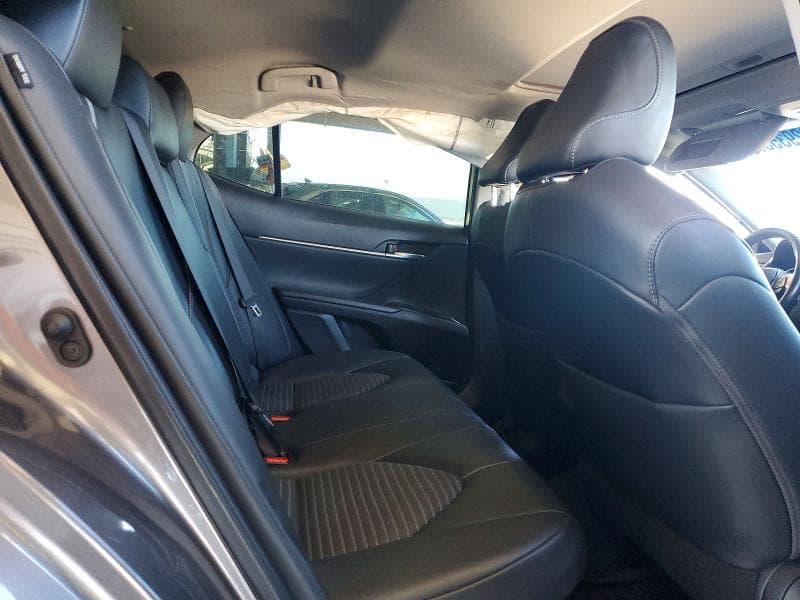 2020 TOYOTA CAMRY SE 10