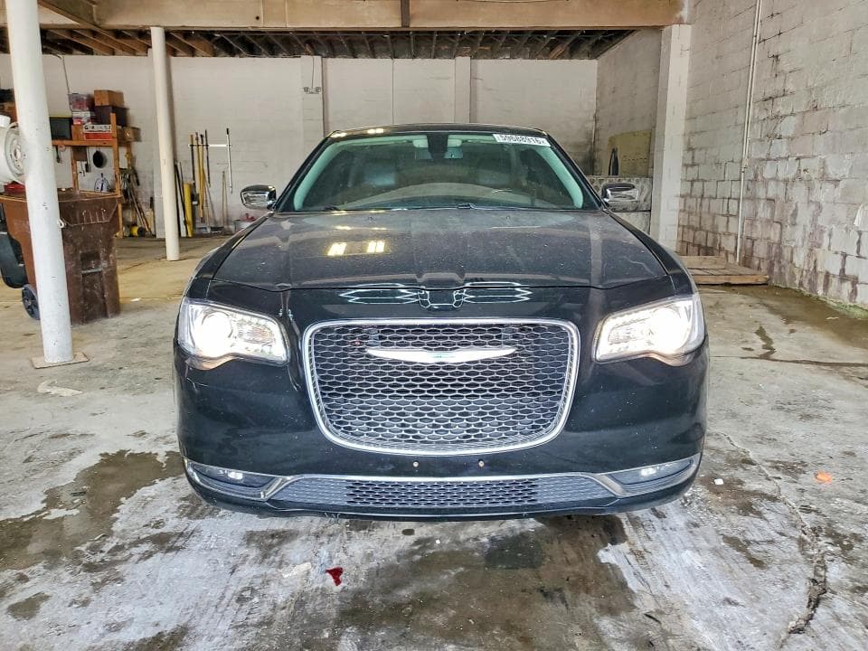 2017 CHRYSLER 300C 5