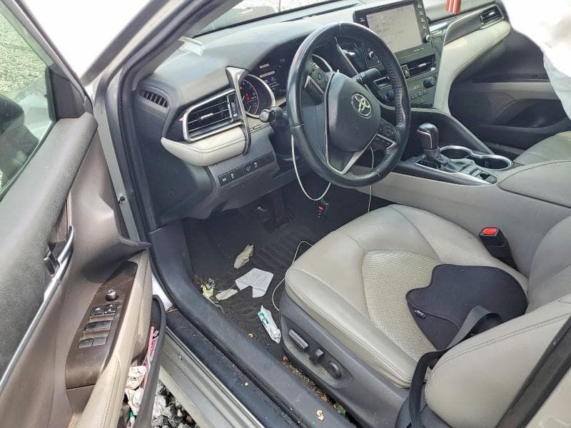 2021 TOYOTA CAMRY XLE 8