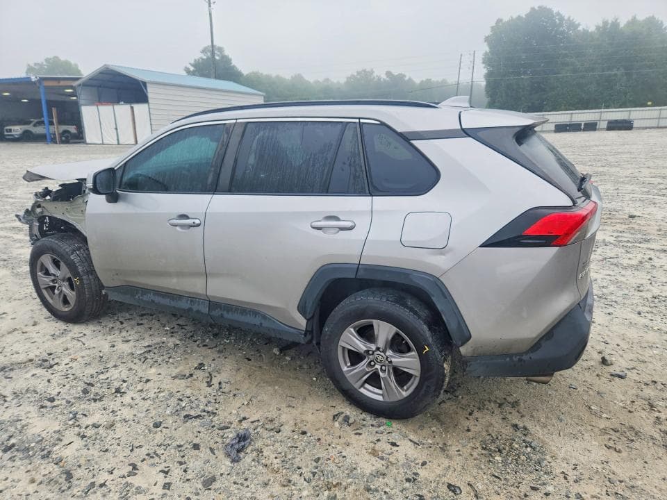 2022 TOYOTA RAV4 XLE 2