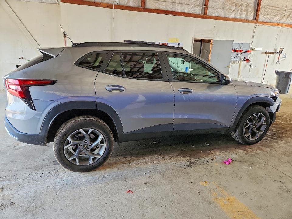 2025 CHEVROLET TRAX 3