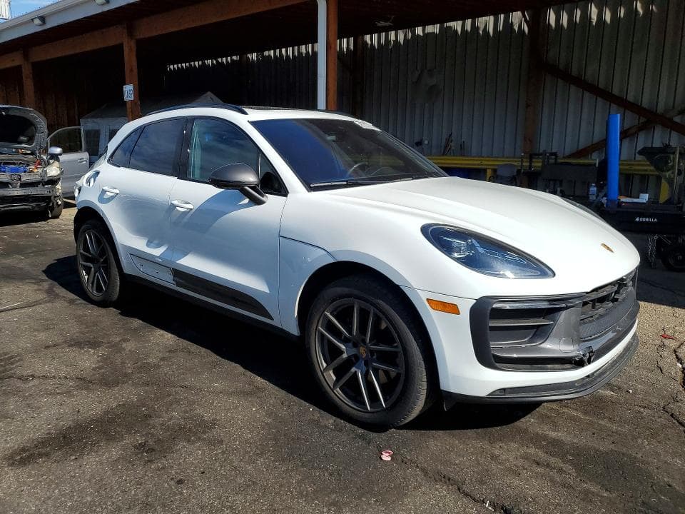2024 PORSCHE MACAN BASE 4