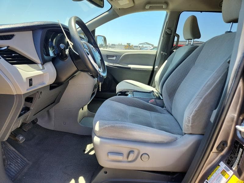 2018 TOYOTA SIENNA LE 7
