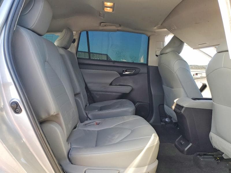 2023 TOYOTA HIGHLANDER XLE 11
