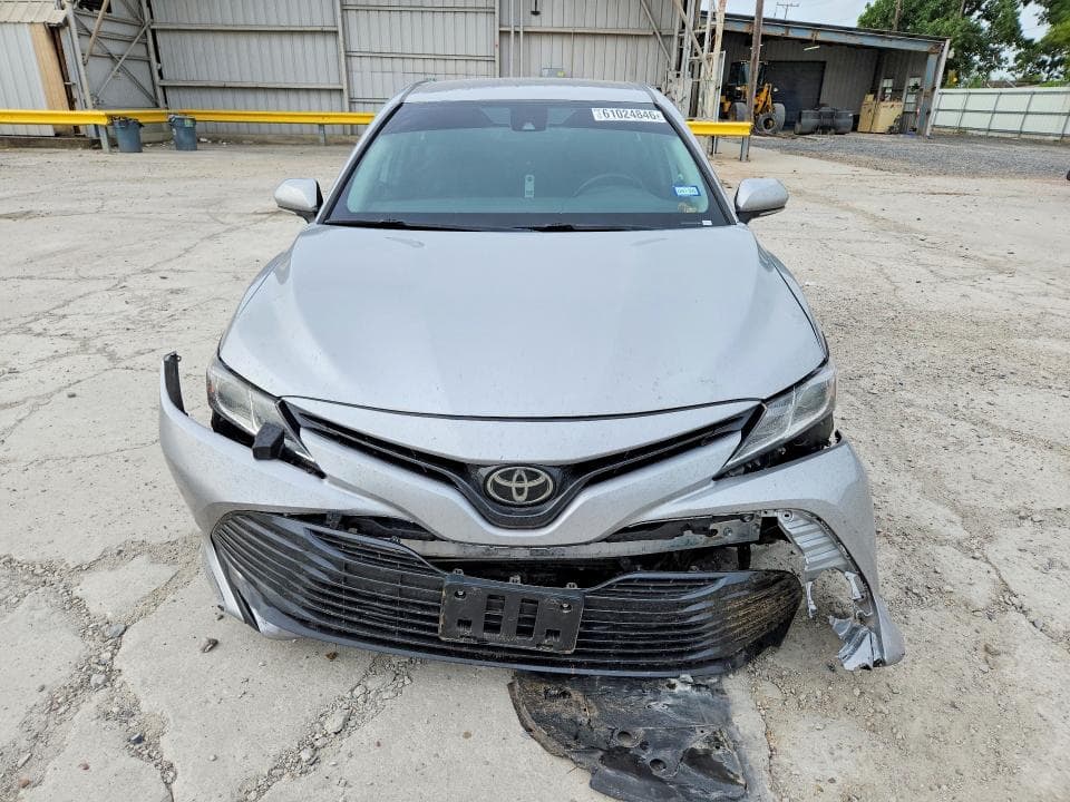 2019 TOYOTA CAMRY LE 5