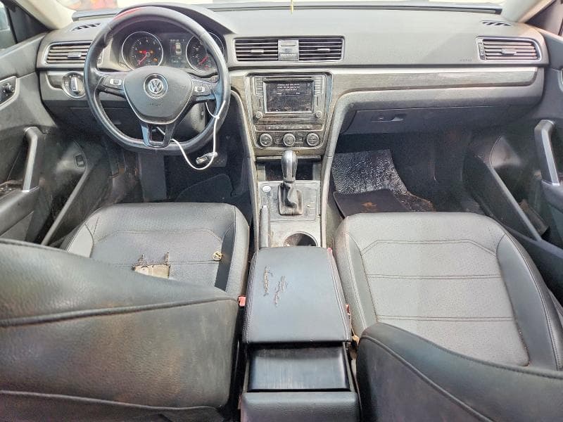 2018 VOLKSWAGEN PASSAT SE 8