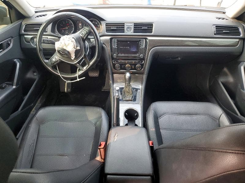 2017 VOLKSWAGEN PASSAT SE 8