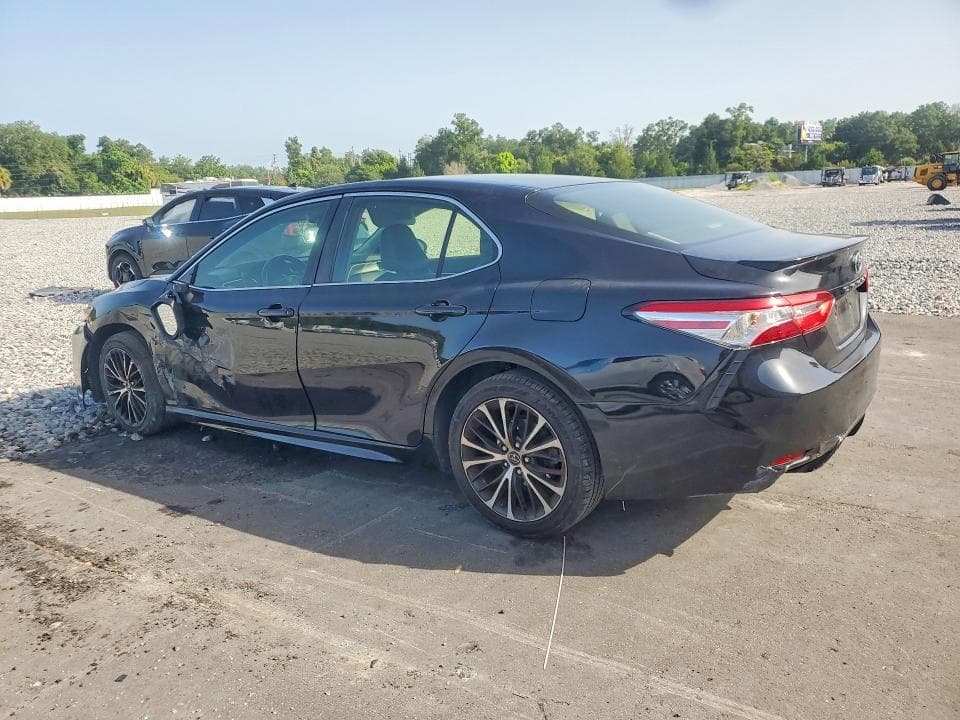 2018 TOYOTA CAMRY SE 2