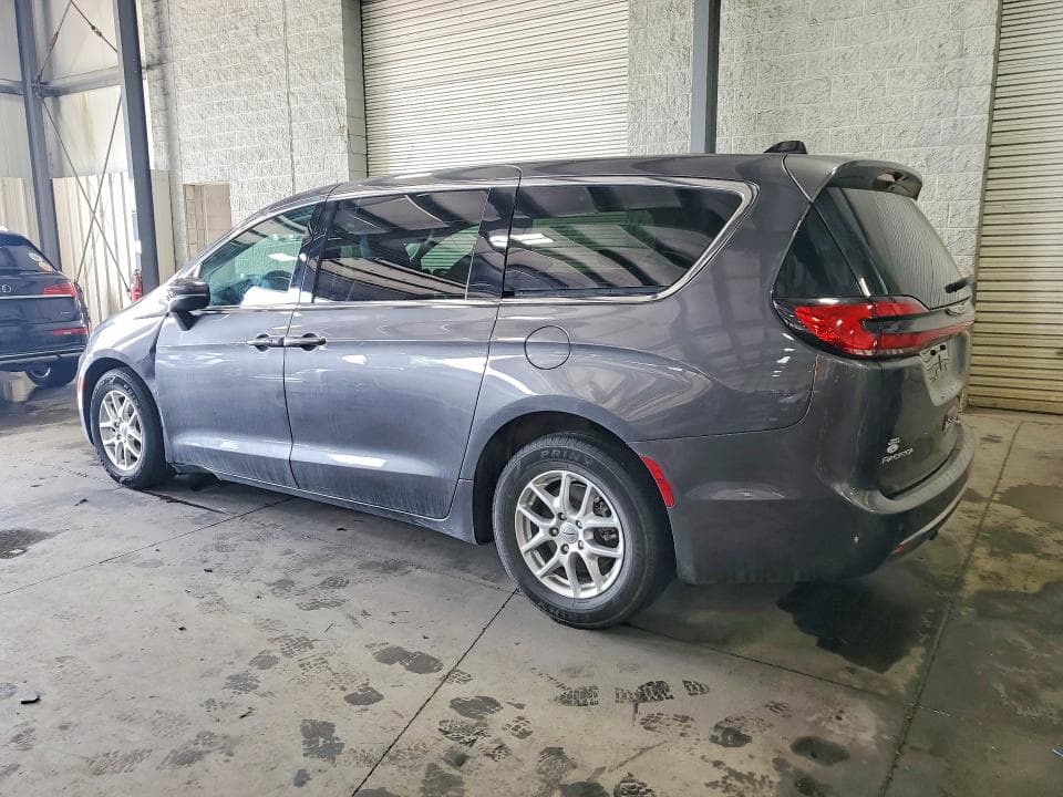 2023 CHRYSLER PACIFICA TOURING L 2