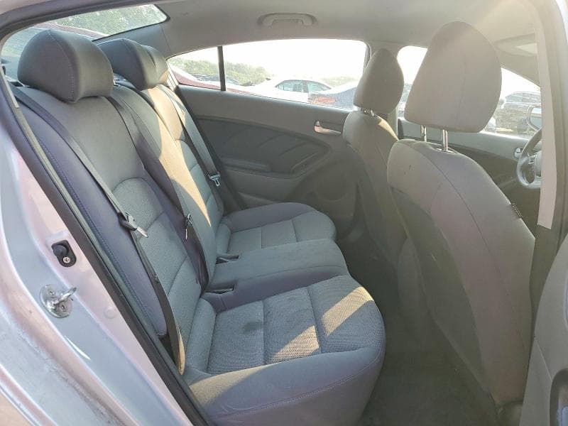 2017 KIA FORTE LX 10