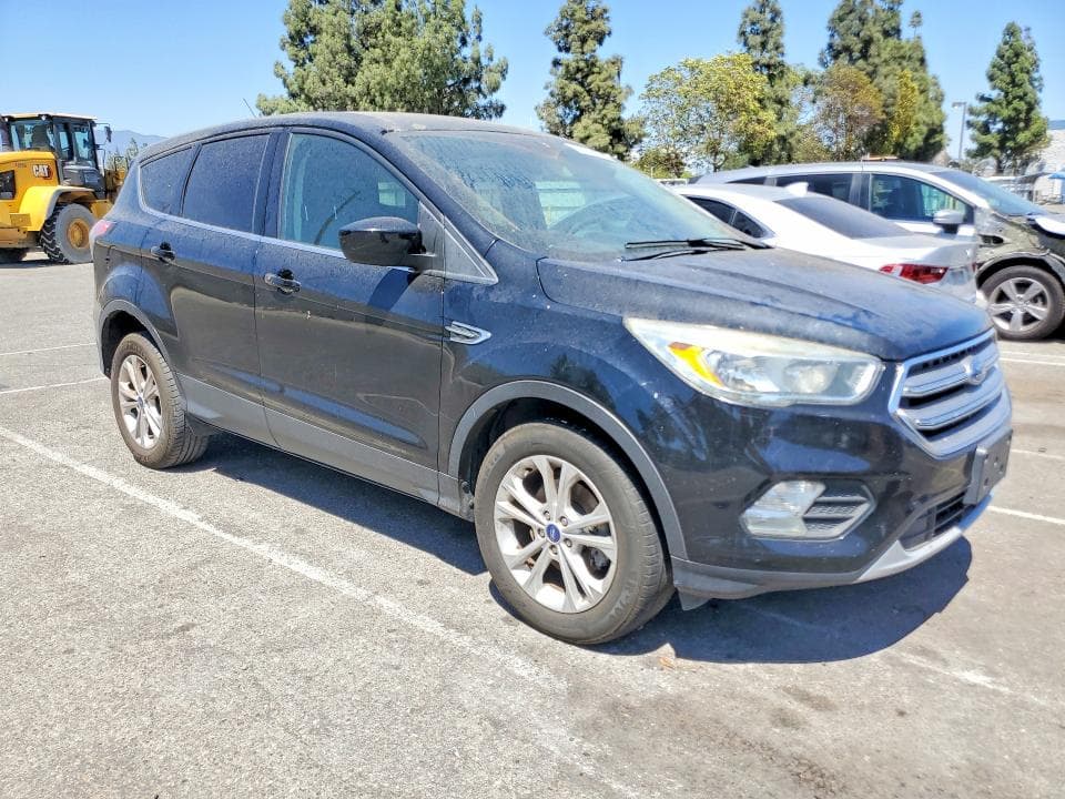 2017 FORD ESCAPE SE 4