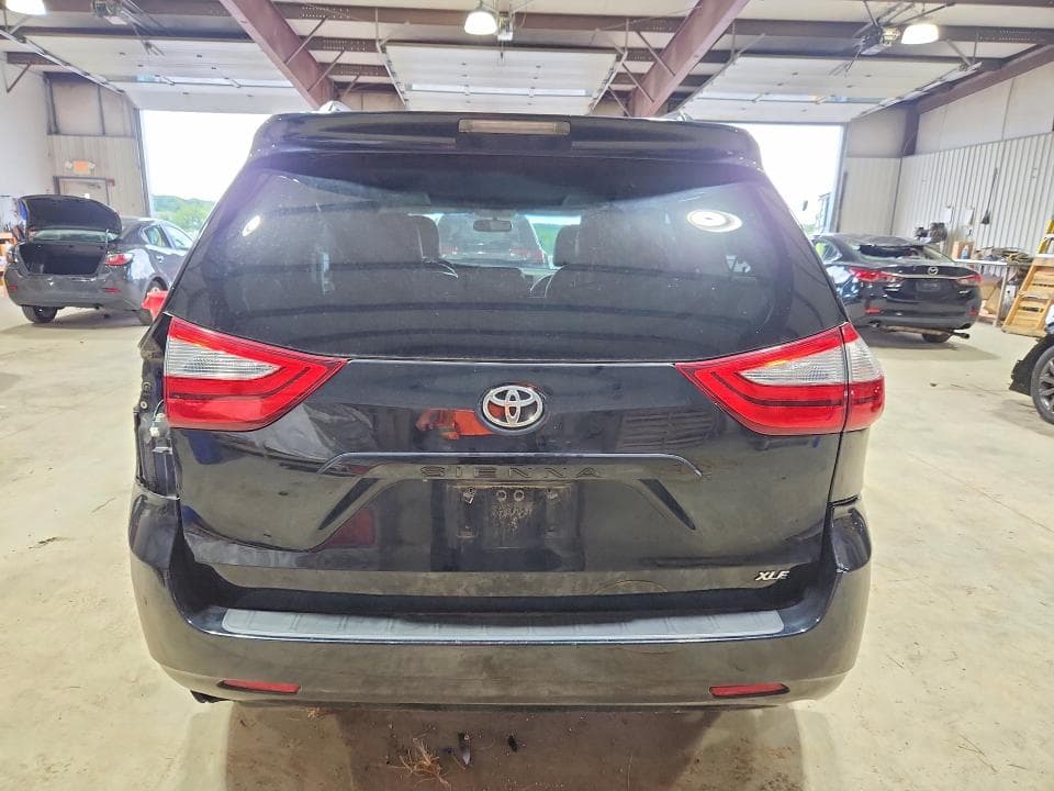 2017 TOYOTA SIENNA XLE 8-PASSENGER 6