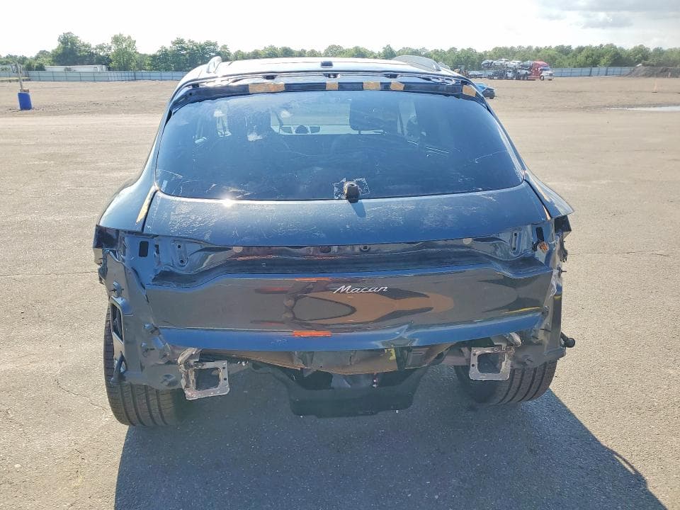 2026 PORSCHE MACAN BASE 6