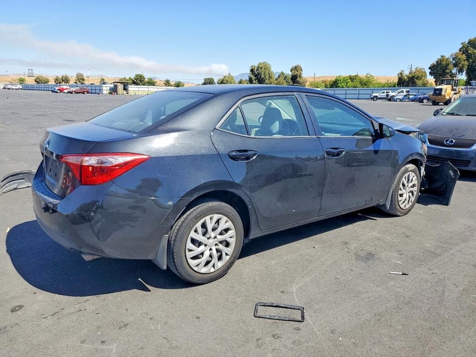 2017 TOYOTA COROLLA LE 3