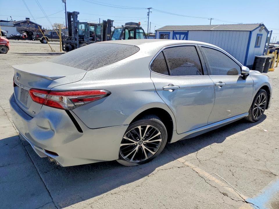2018 TOYOTA CAMRY SE 3
