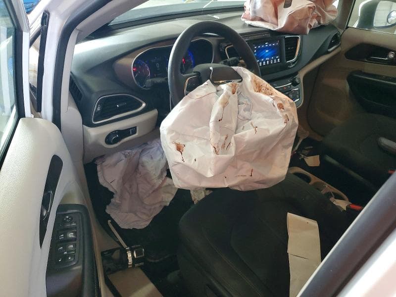 2019 CHRYSLER PACIFICA L 8