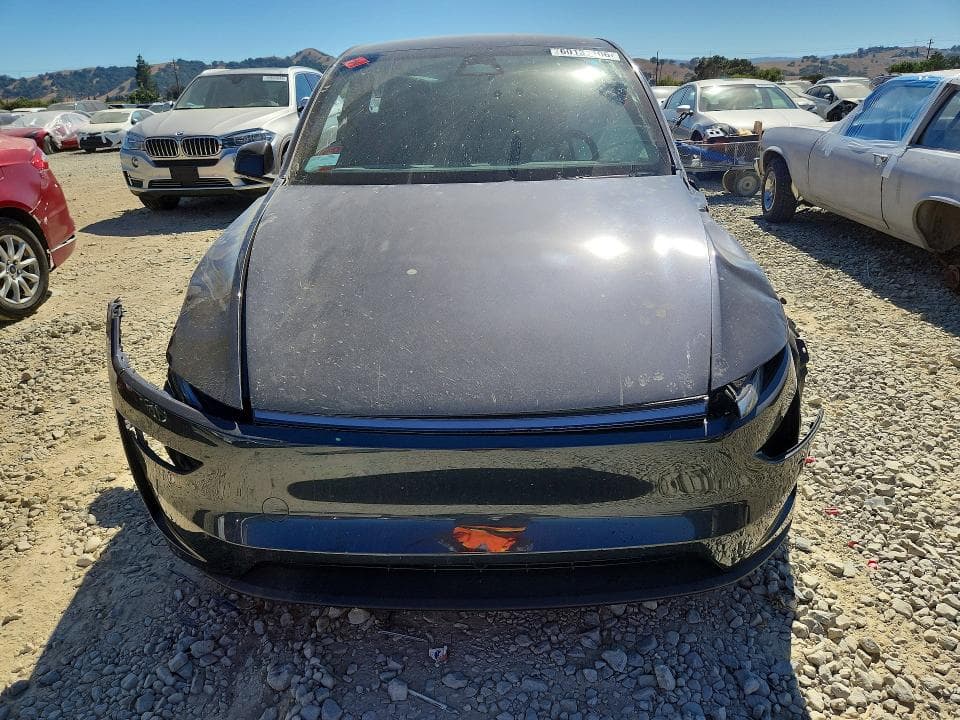 2026 TESLA MODEL Y 5