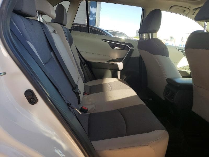 2024 TOYOTA RAV4 XLE 10