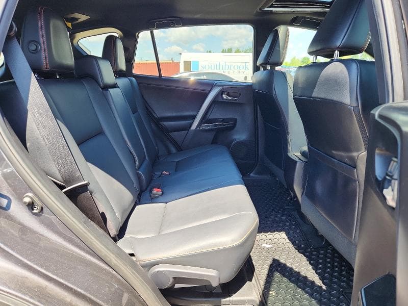 2017 TOYOTA RAV4 SE 11