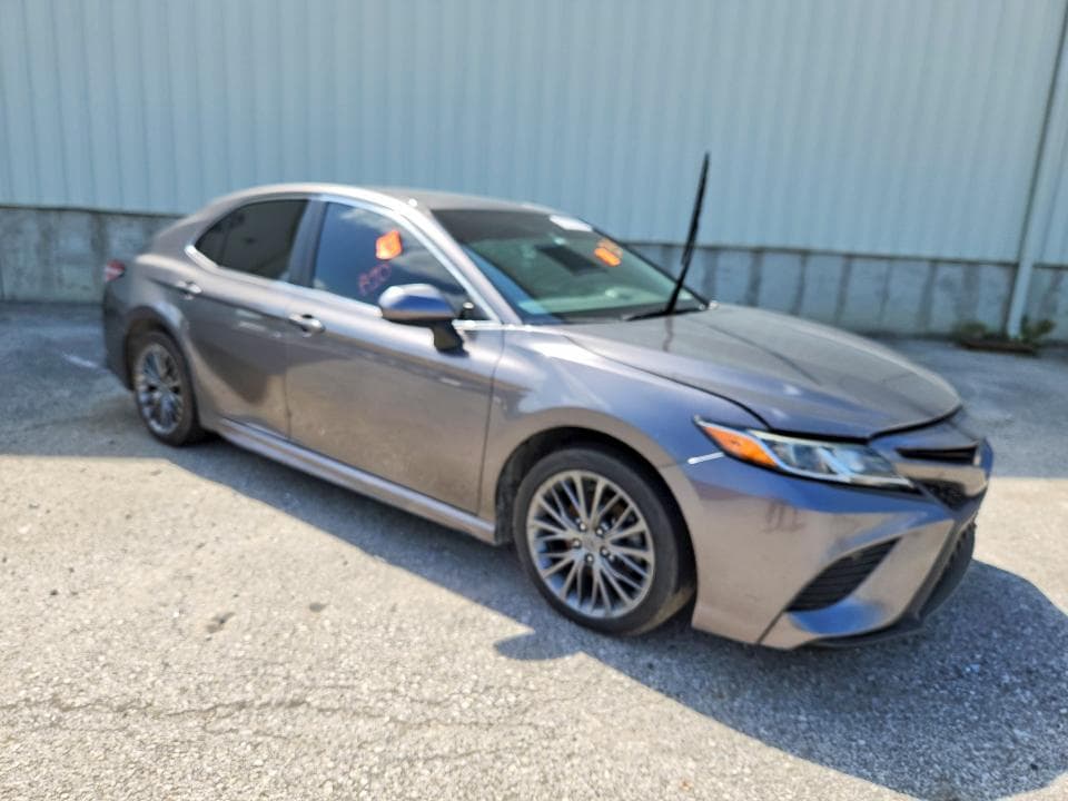 2020 TOYOTA CAMRY SE 4