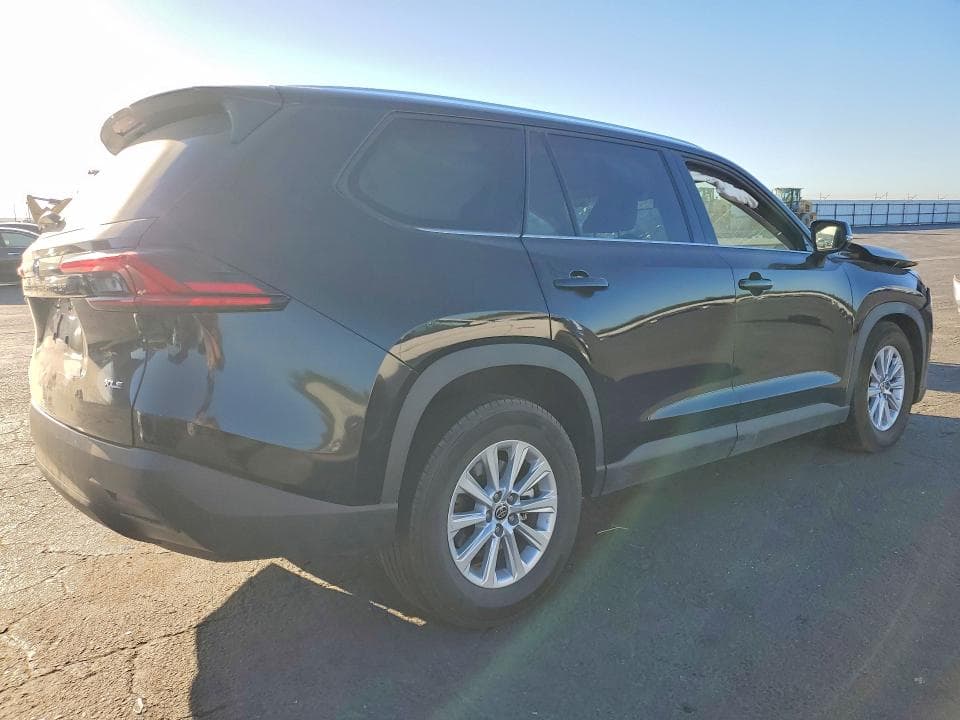2025 TOYOTA GRAND HIGHLANDER XLE 3