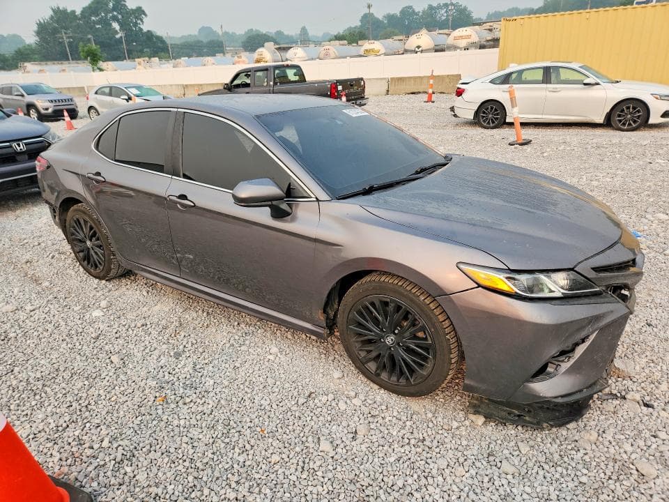 2019 TOYOTA CAMRY SE 4