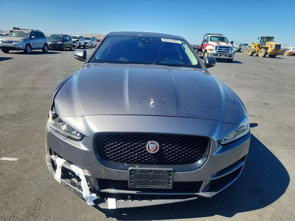 2017 JAGUAR XE PRESTIGE 5
