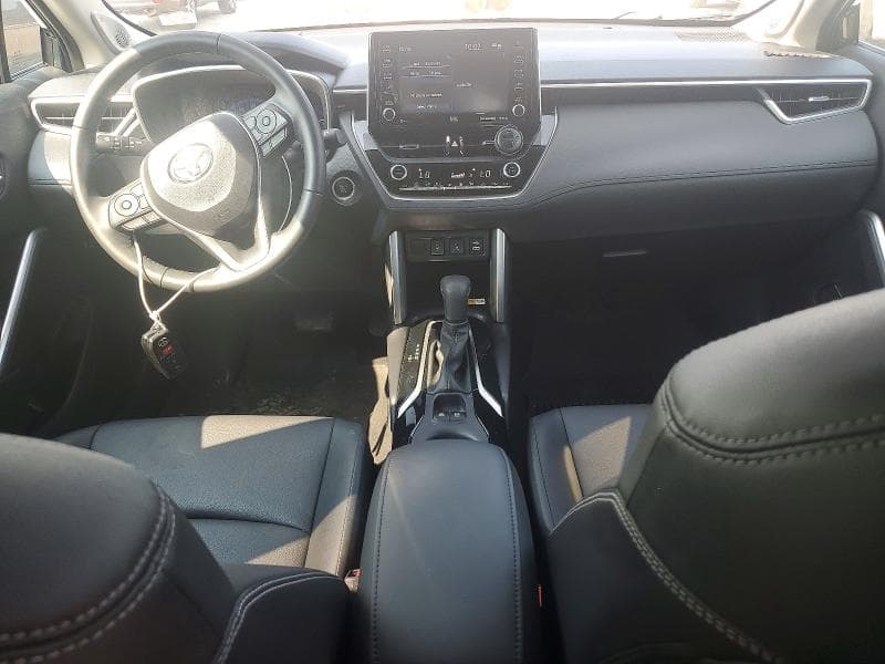 2022 TOYOTA COROLLA CROSS XLE 8