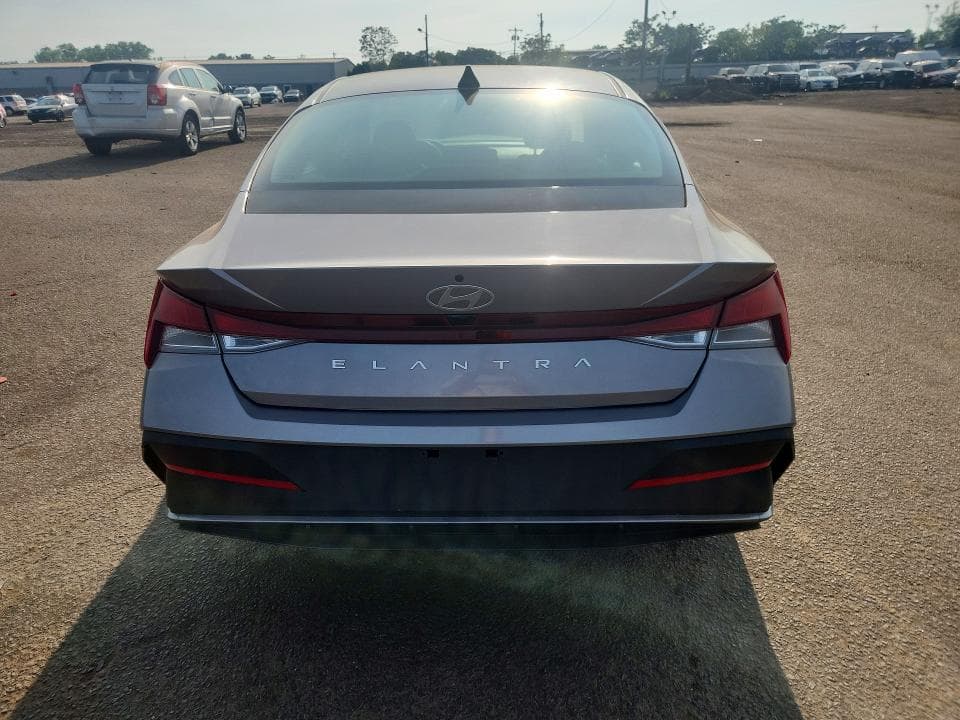 2025 HYUNDAI ELANTRA SE 6