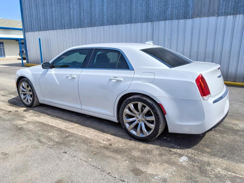 2018 CHRYSLER 300 TOURING 2