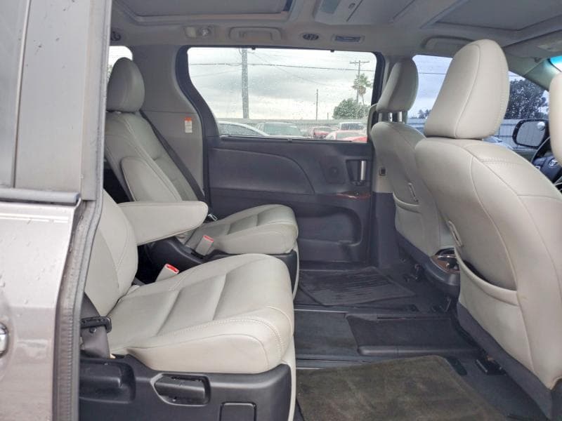 2017 TOYOTA SIENNA LIMITED PREMIUM 7-PASSENGER 11