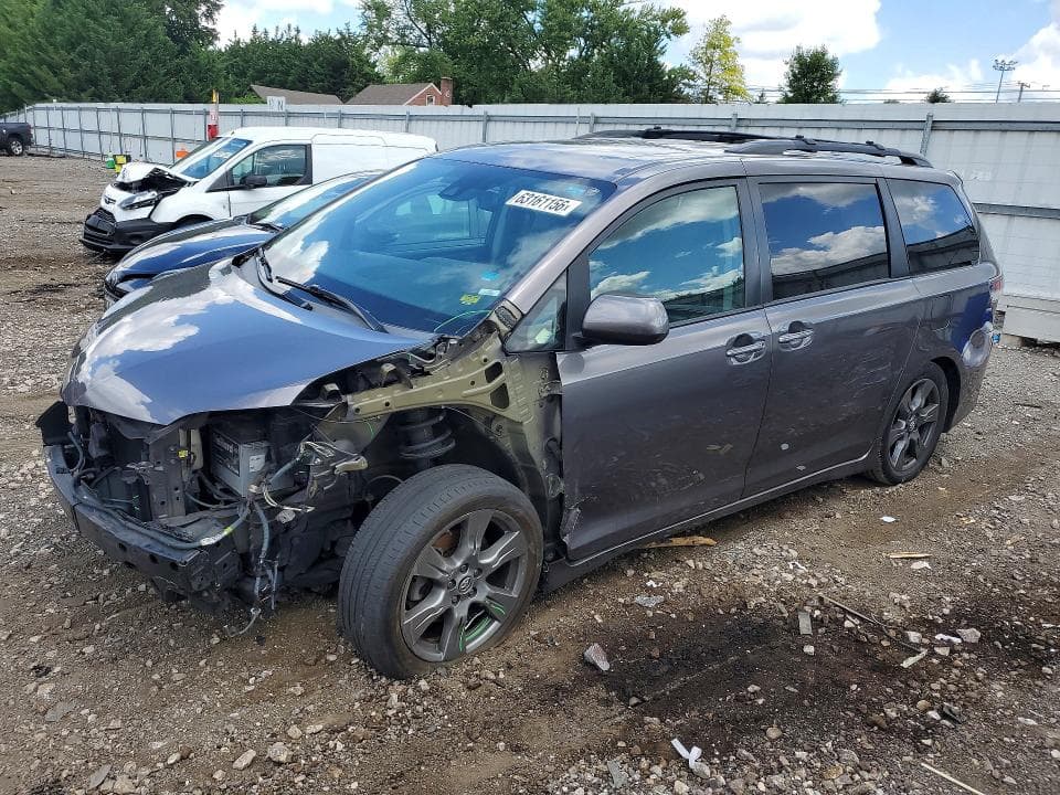 2018 TOYOTA SIENNA SE PREMIUM 8-PASSENGER - 1