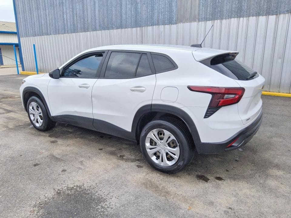 2024 CHEVROLET TRAX LS 2