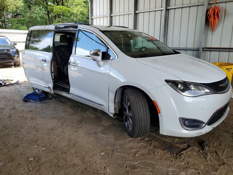 2017 CHRYSLER PACIFICA LIMITED 4
