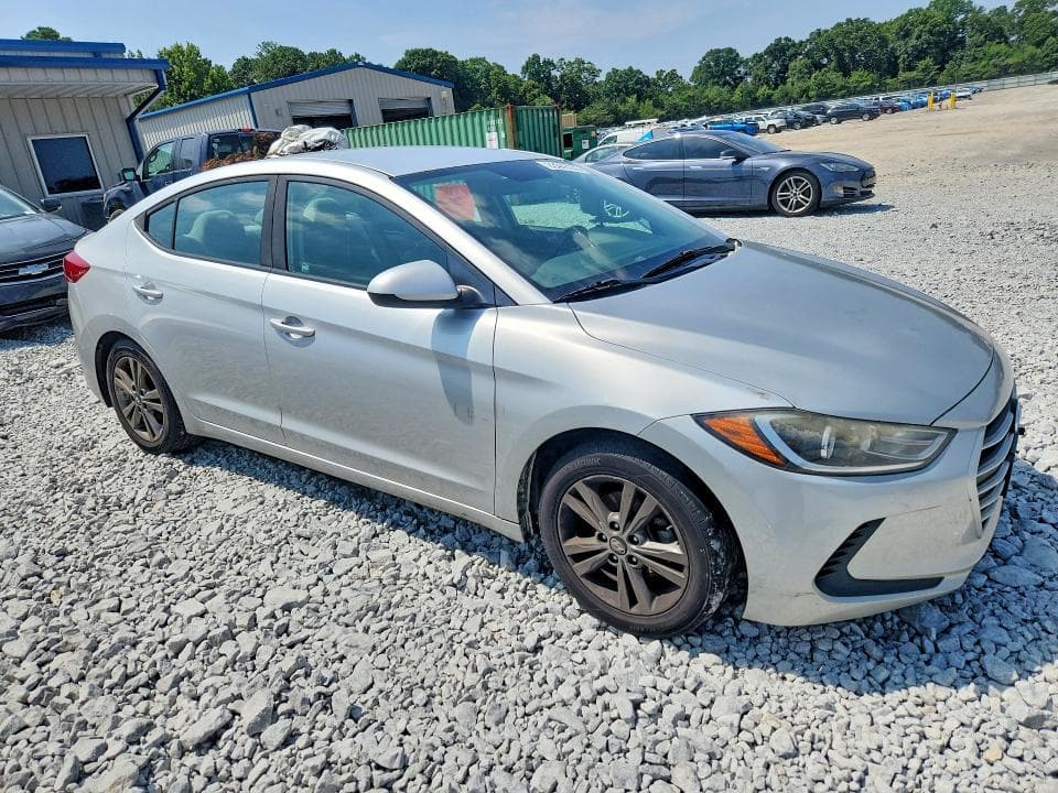 2018 HYUNDAI ELANTRA SEL 4