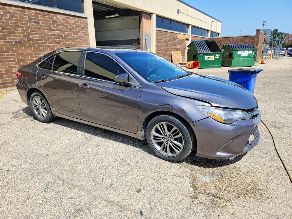 2017 TOYOTA CAMRY SE 4