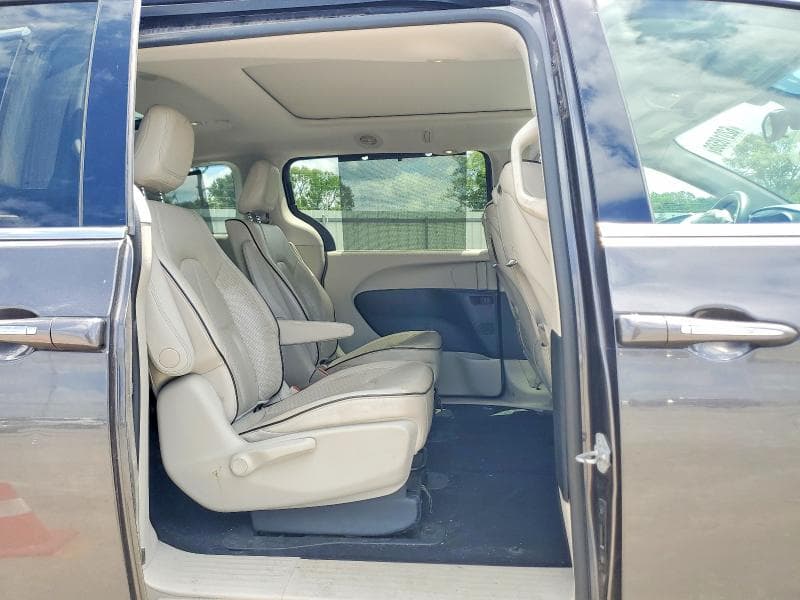 2017 CHRYSLER PACIFICA EHYBRID PLATINUM 11