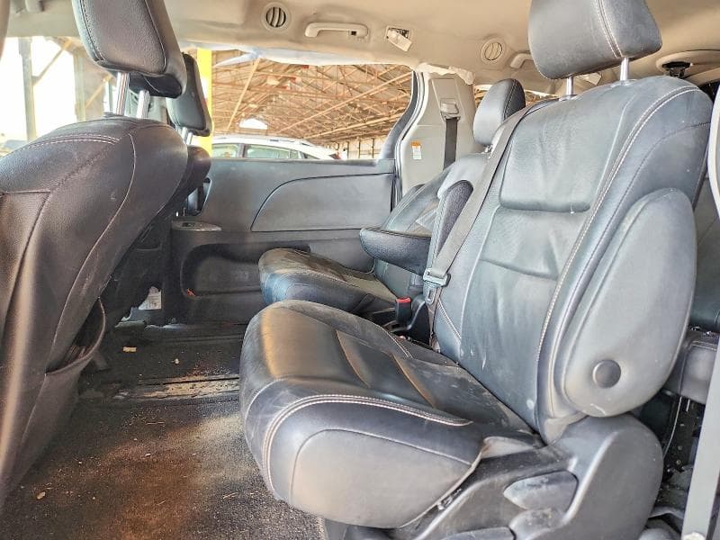 2018 TOYOTA SIENNA SE PREMIUM 8-PASSENGER 11
