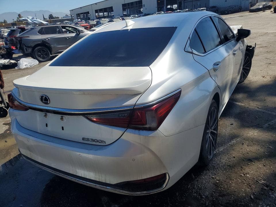2023 LEXUS ES 300H BASE 3