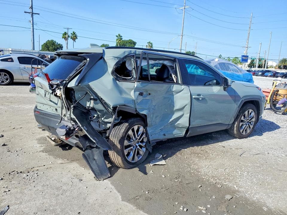 2021 TOYOTA RAV4 XLE PREMIUM 3